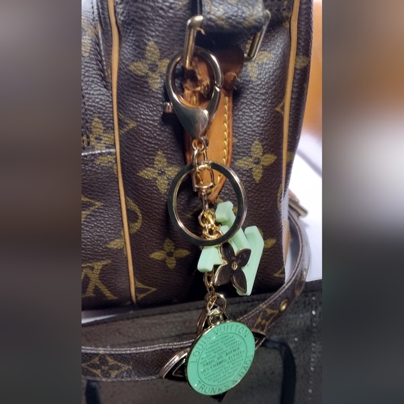 Louis Vuitton Zipper Pulls - Picture 8 of 10